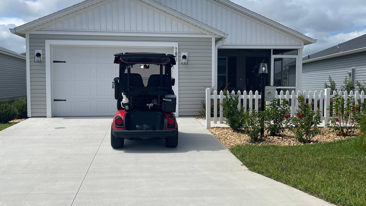 Sumter County House | Stylish Shadybrook retreat with golf cart, bikes & Tesla charger!