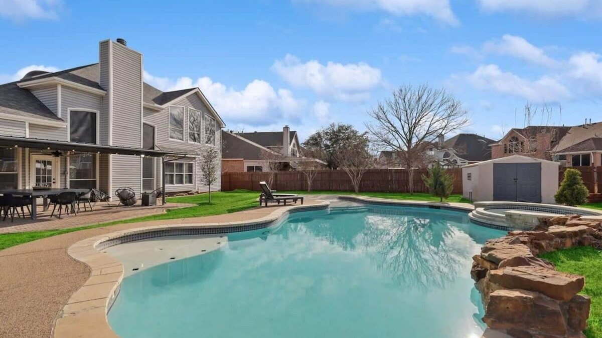 Fossil Creek House | Stylish, Spacious, Convenient - 6-BD/2.5-BA + Pool