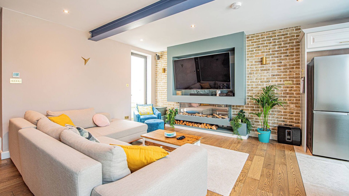Kilburn Apartment | Stylish & spacious luxury 3-bed
