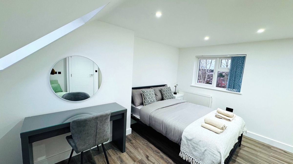 Quinton Apartment | Stylish Stay in Birmingham