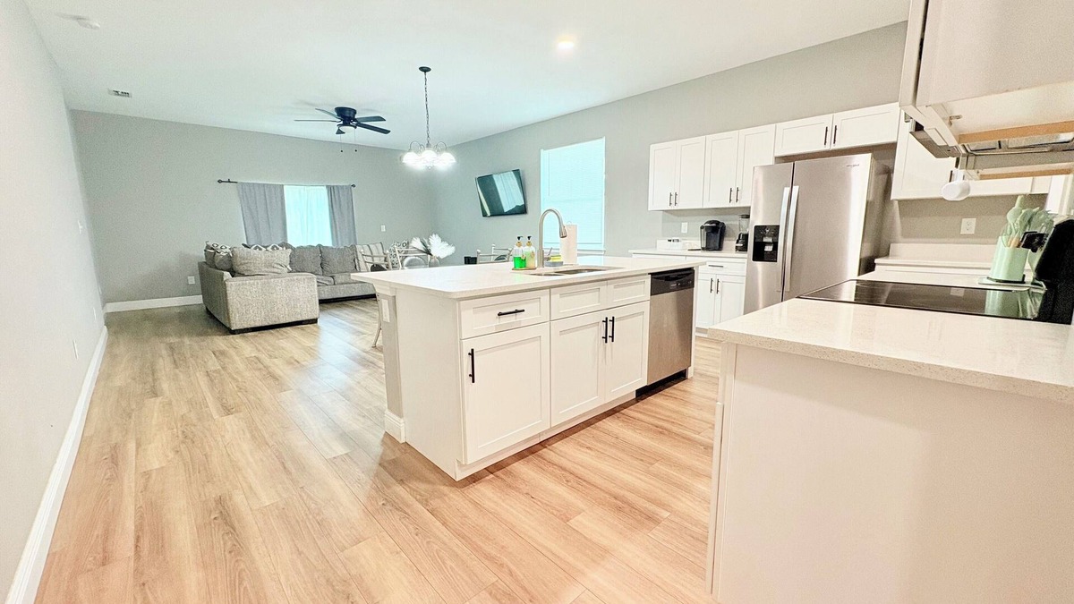 Northwest Orlando House | Stylish Stay Near Disney & Universal Sleeps 8