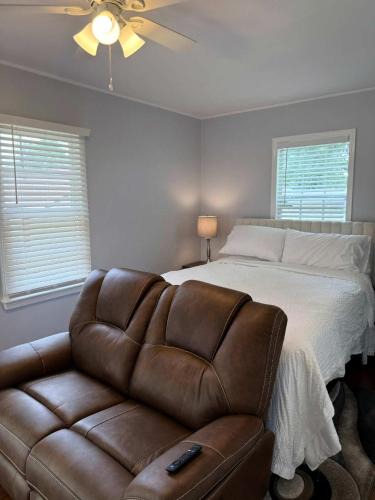 Lafayette Apartment | Stylish Stay on Elizabeth-near to Cafes and Music