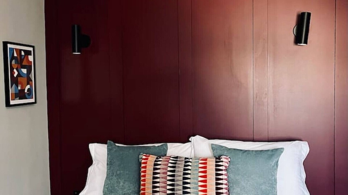 Innerleithen Apartment | Stylish studio room, en-suite & kitchenette