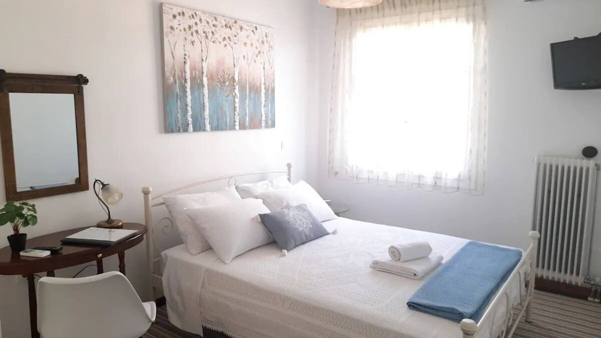 Corfu Town Apartment | Stylish tennis view apt 3 min to town/sea