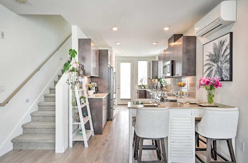 Whittier Heights Apartment | Stylish Townhome in Ballard
