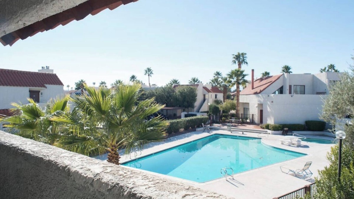 Chinatown Condo | Stylish, updated 2bed/2bath 2 miles from the Vegas Strip!