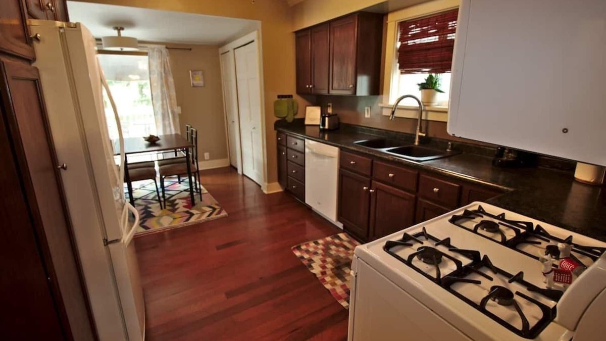 Madison House | Stylish & Updated Bungalow
