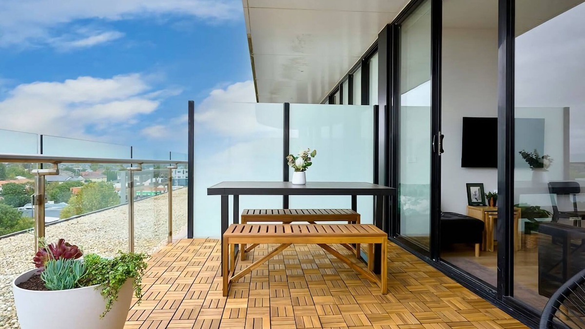 Essendon North Apartment | Stylish Urban Retreat Prime Location