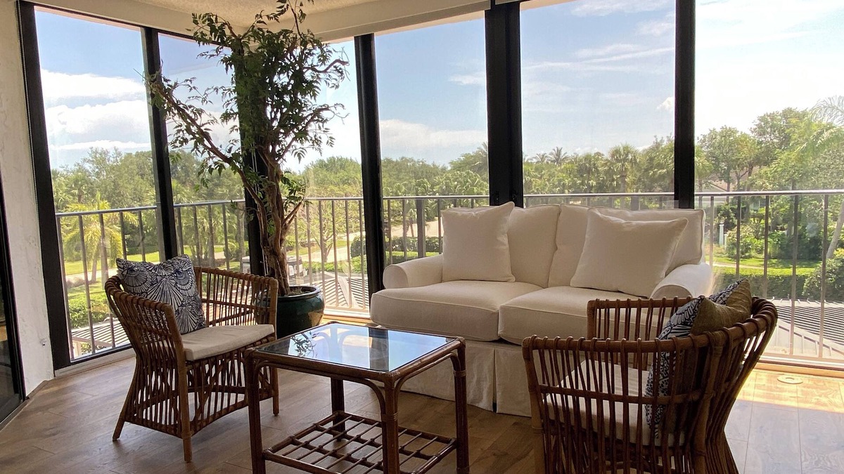 South Beach Condo | Stylish Vero Retreat - Minutes from downtown with Moorings private beach access
