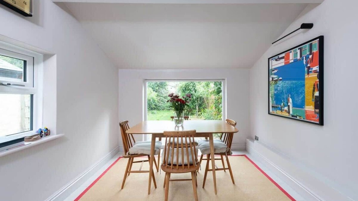 Cambridge House | Stylish Victorian 2 Bed Terraced House with Garden