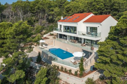 Lumbarda Villa | Stylish Villa Hera Lumbarda Sleeps 10 with Private Pool