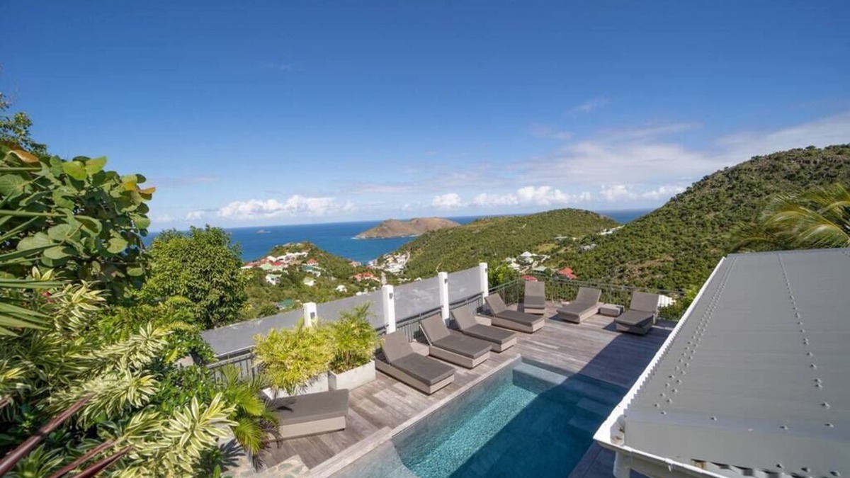 Anse des Flamands House | Stylish Villa LENALEE with Waterfall Pool and Gym