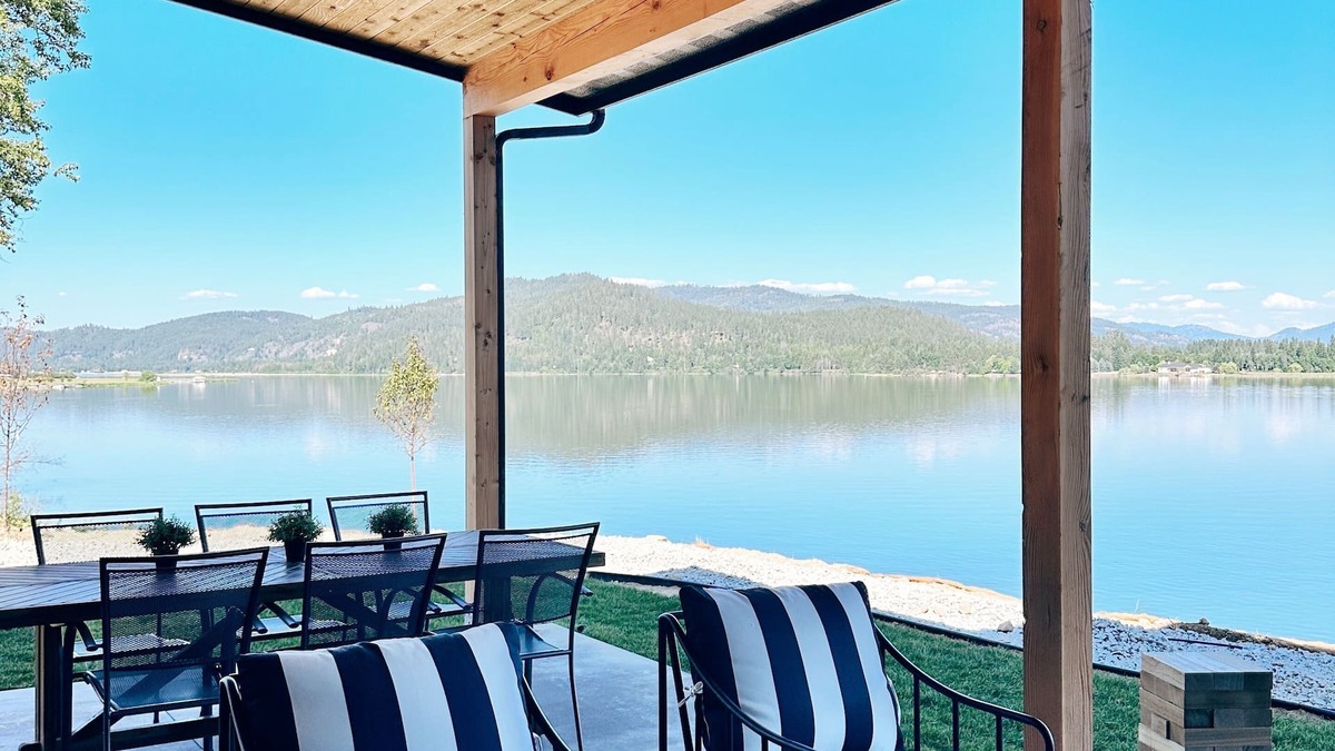 Laclede House | Stylish Waterfront Retreat, 100’ Private Yard and Beach + Panoramic Water Views