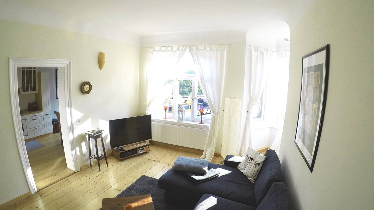 Dresden Apartment | Stylishly renovated old building in a listed city villa near Elbradweg