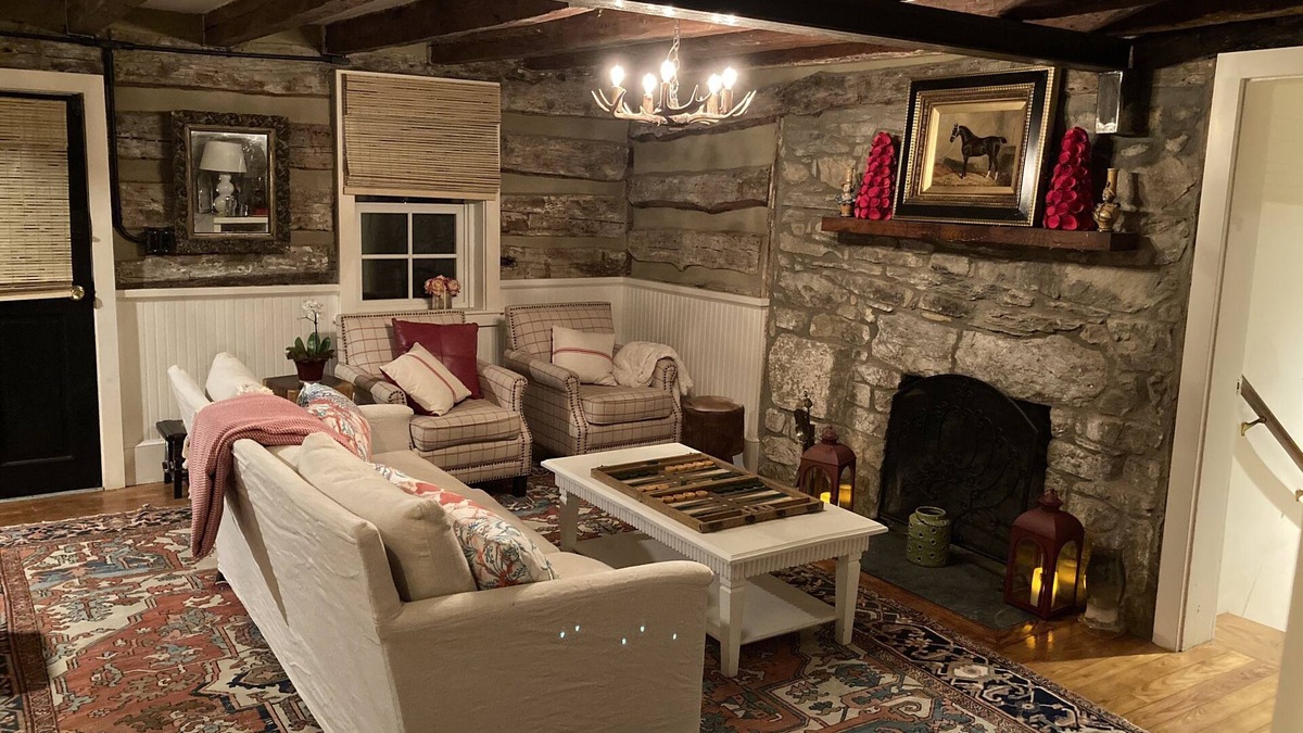 Middleburg House | Stylishly restored 1800's historic home- heart of Virginia hunt & wine country!
