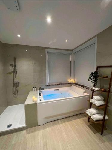 Koekelberg Apartment | Sublime appartement Calme Cosy & Jacuzzi