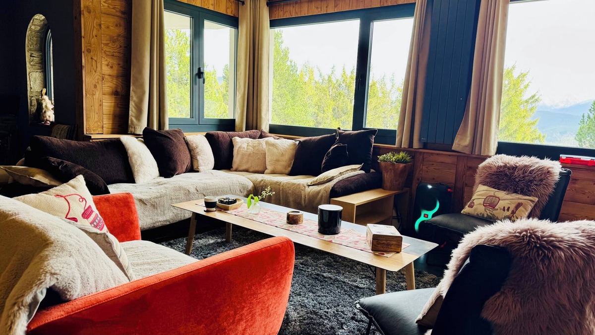 Les Angles Ski Chalet | SUBLIME BAS DE CHALET DE STANDING en duplex AUX ANGLES -Space for billiards and cinema