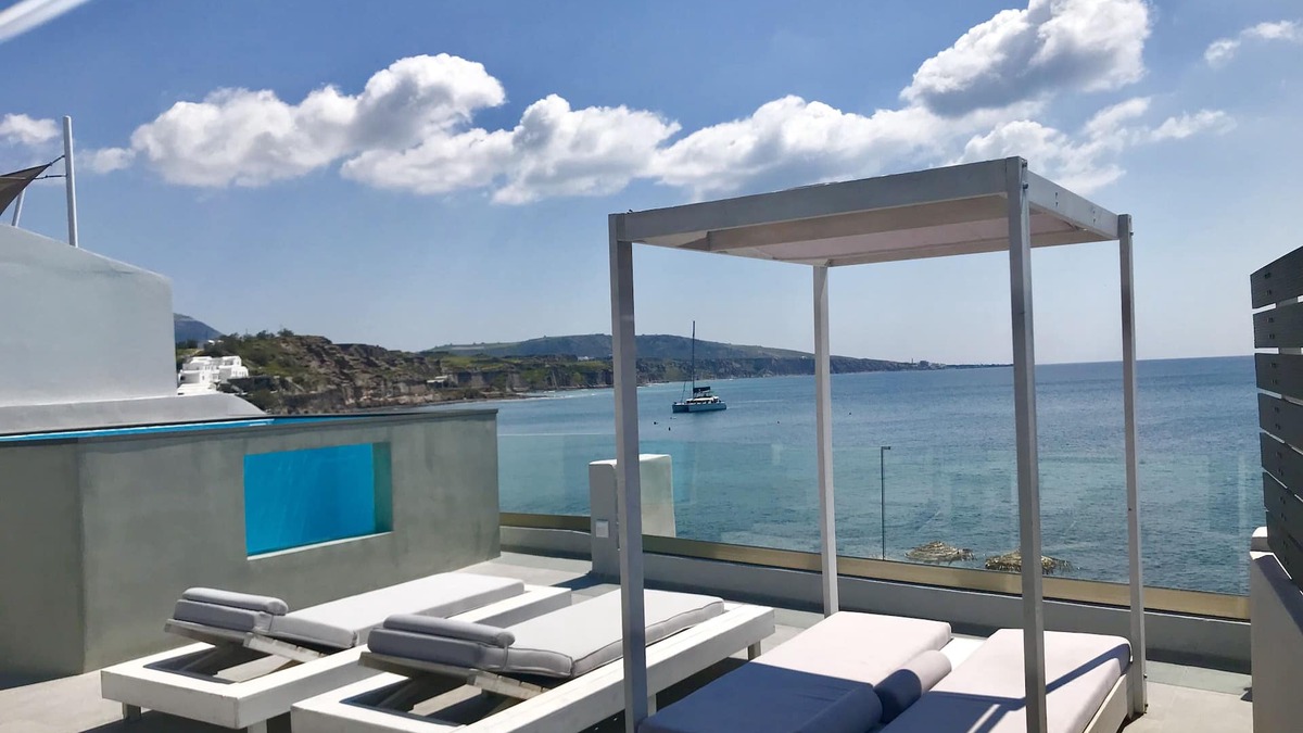 Akrotiri Villa | Sublime Villa red beach