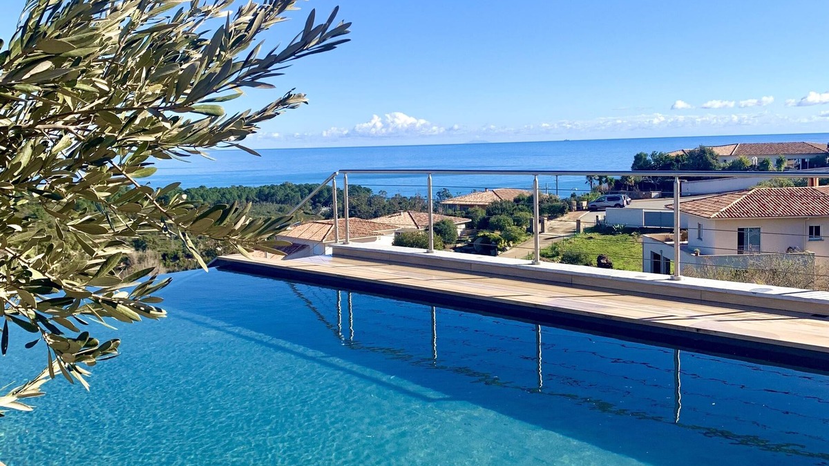 Solenzara Villa | Sublime Villa vue mer Avec Piscine à Débordement