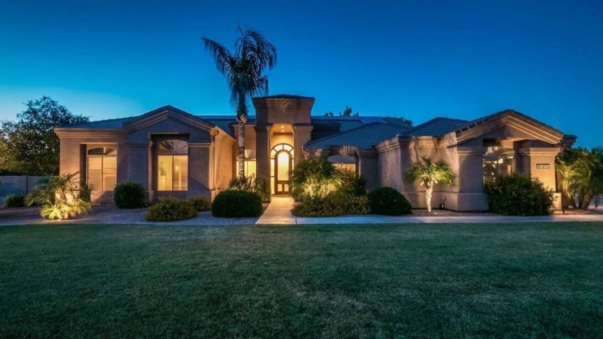 Queen Creek House | Submerge yourself in HEATED Salt Water Pool ZenVibes in Retreat style getaway!