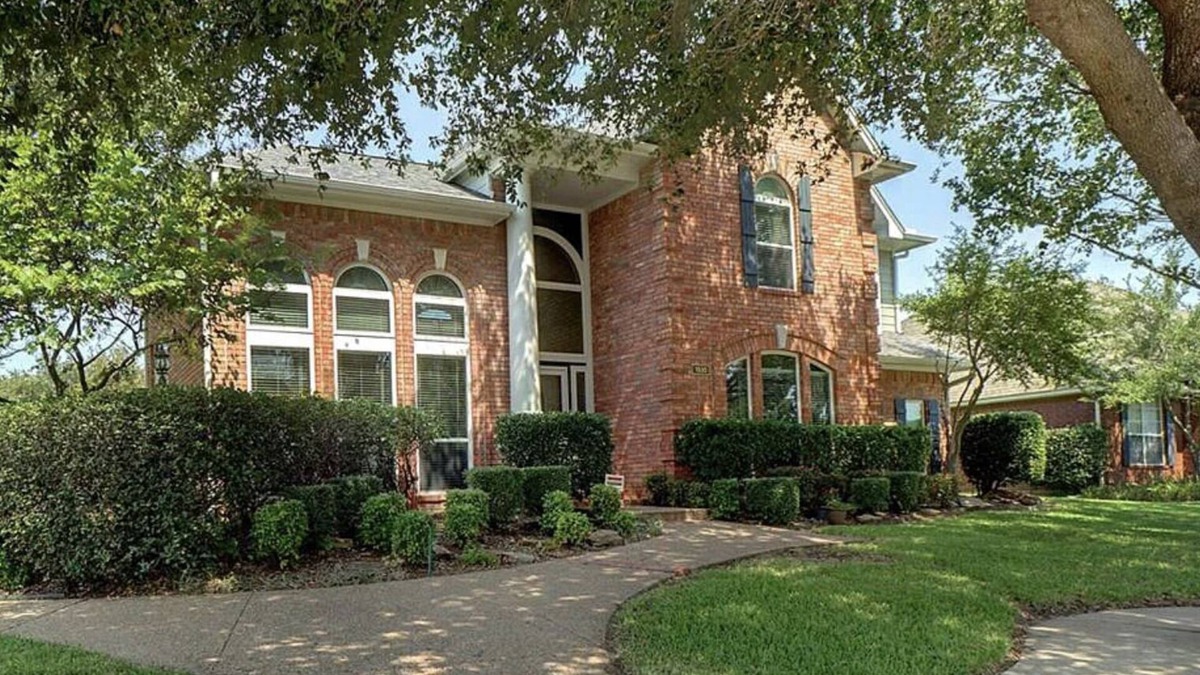 Keller House | Suburban Comfort - Family Home In Friendly Neighborhood