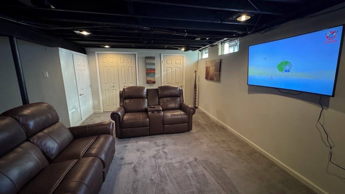 Southfield Condo | Suburban Retreat: 15 Mins to Downtown Detroit