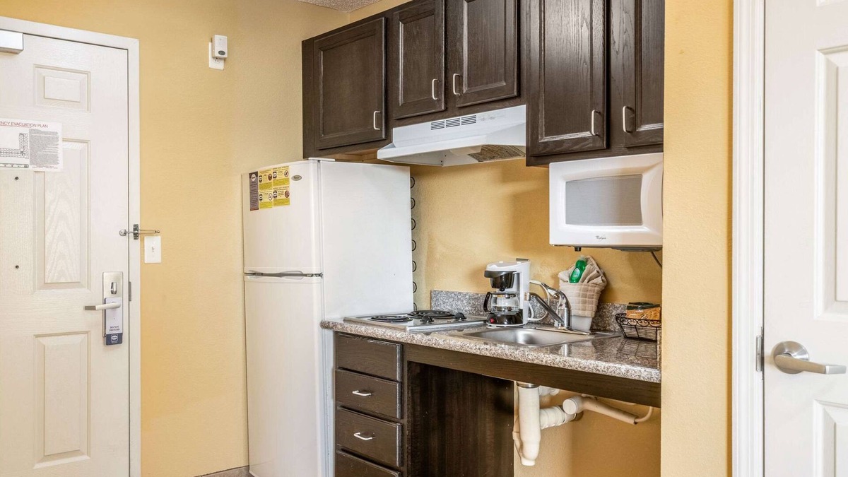 Jacksonville Hotel | Suburban Studios Near Camp Lejeune