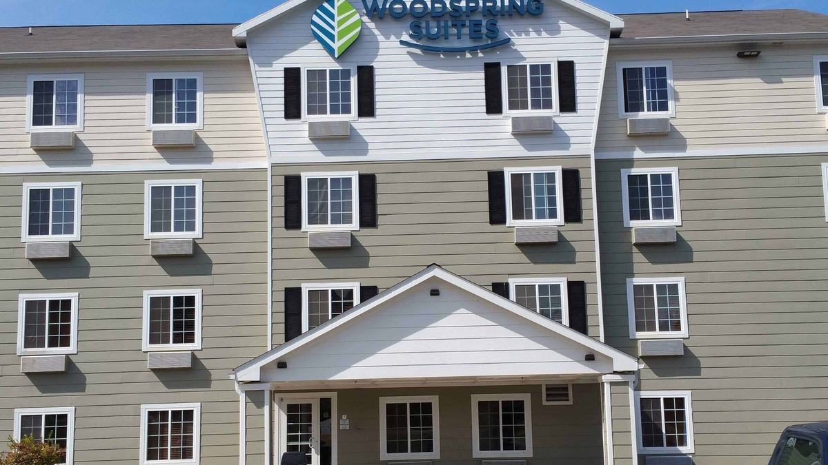 Watford City Hotel | Suburban Studios Watford City