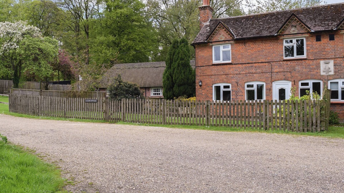 Basingstoke Cottage | Such a stunning and rural location, perfect for long walks and relaxing.