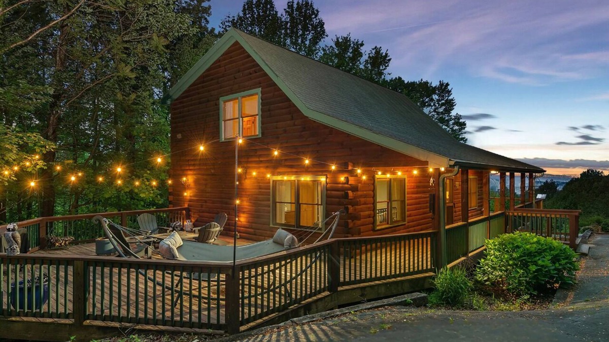 Old Fort Cabin | Such Great Heights | Pet Friendly, Hot Tub & Mountain View!