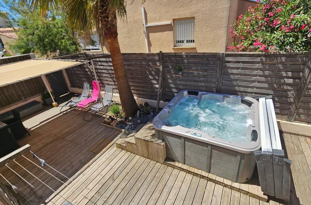 Frontignan Villa | Sud-vacances: Villa 5 chambres première ligne avec jaccuzzi