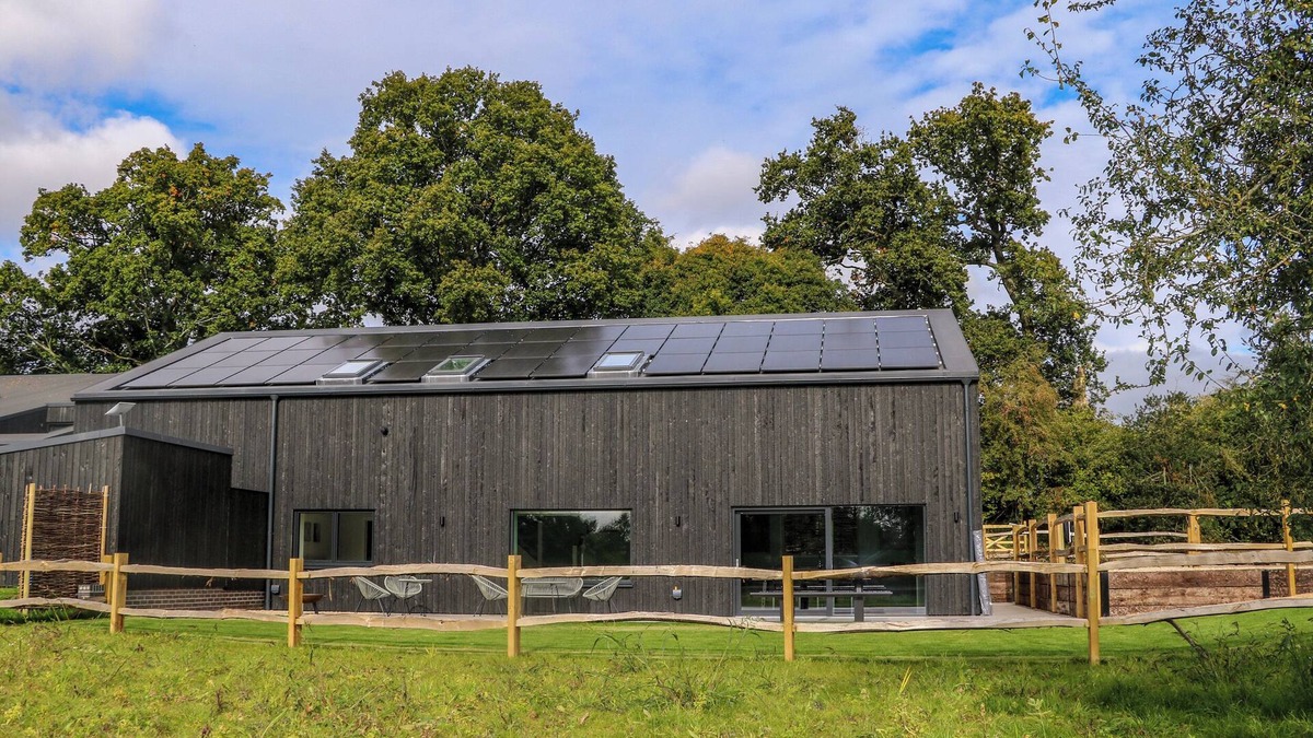 West Meon Cottage | SUETTS FARM BARNS, family friendly, with a garden in Bishop's Waltham