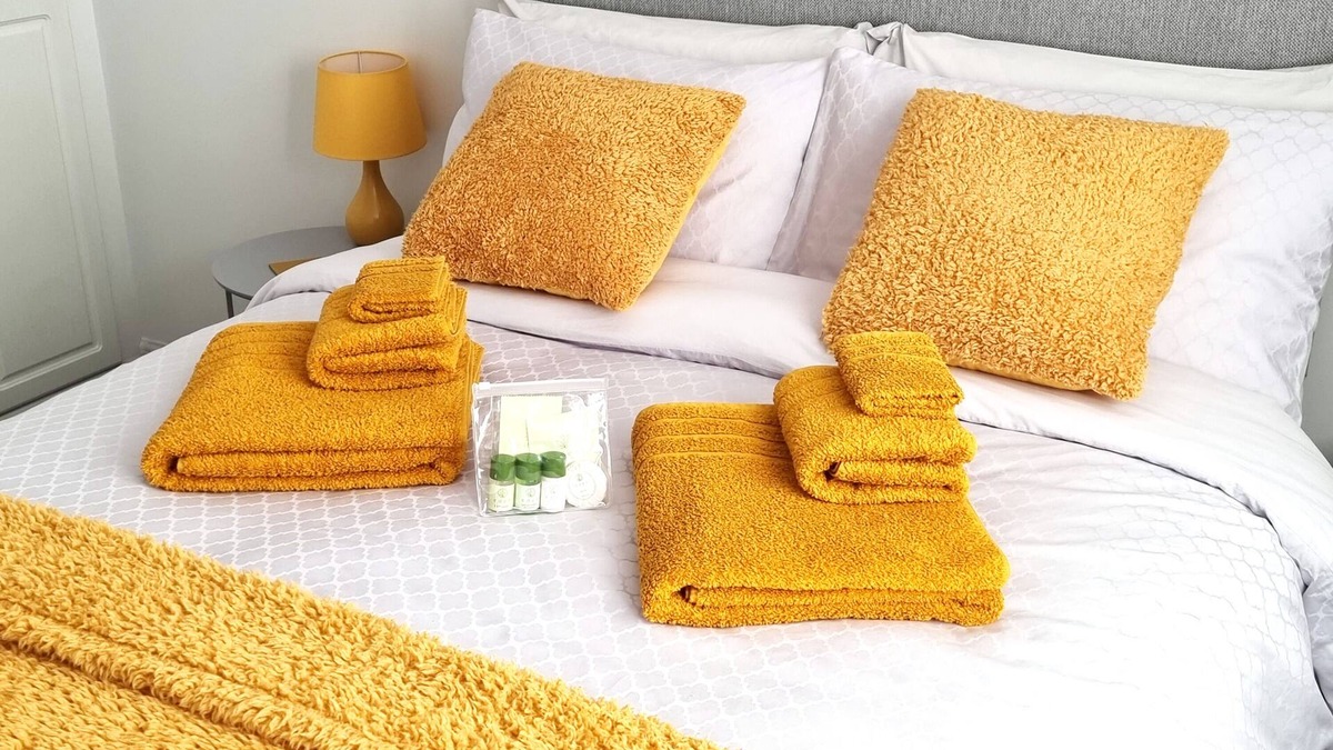 Ipswich Apartment | Suffolk Autumn Midweek & Weekend Short Breaks - Business Trips - 5★ Reviews