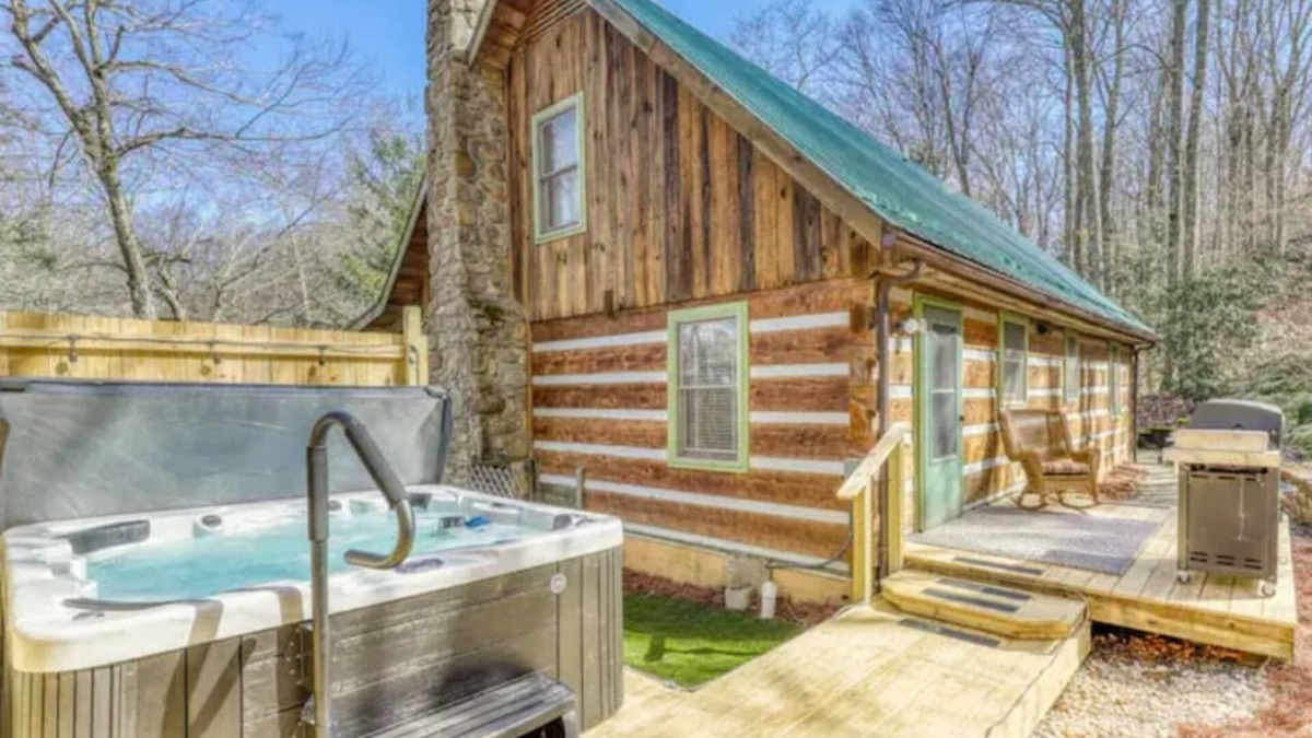 Sugar Mountain Cabin | Sugar Mountain Cabin Hot Tub Great Reviews!