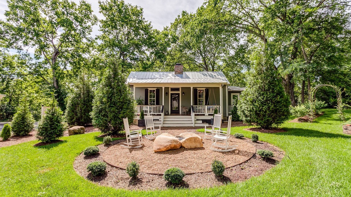 Historic Downtown Franklin Cottage | Sugar Shack - Luxury Farmhouse Style Cottage in the heart of Downtown Franklin