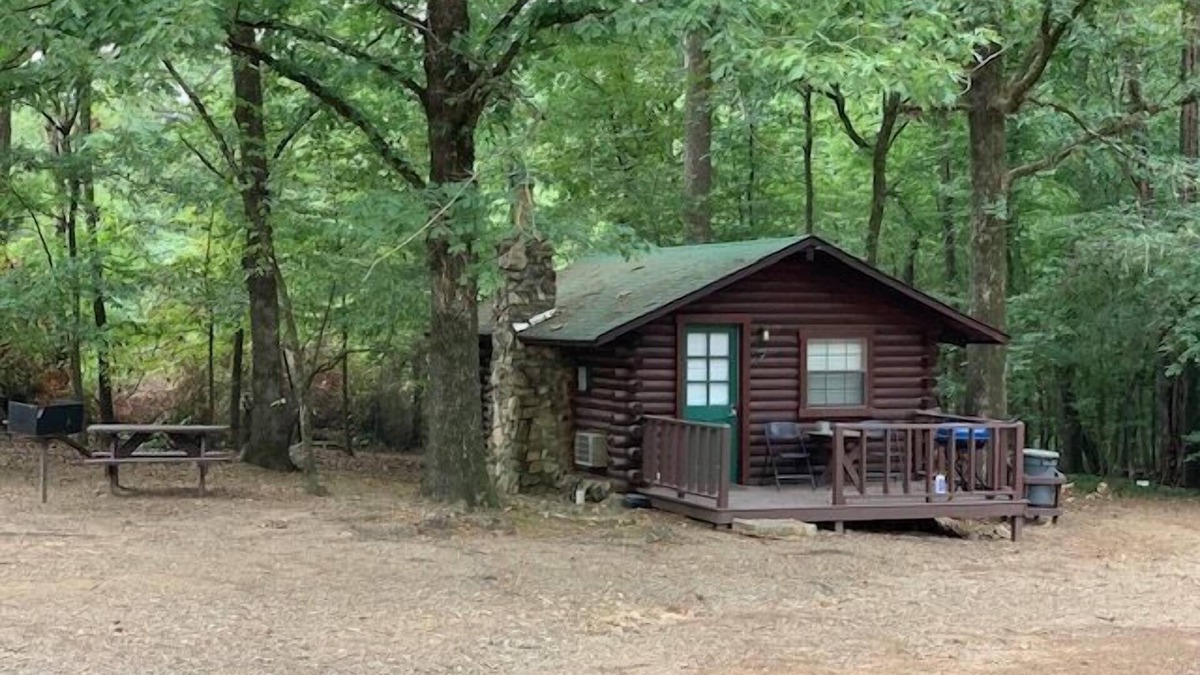 Broken Bow Cabin | Sugarberry Shack - 1 Bedroom Honeymoon Cabin Whip Poor Will Resort!