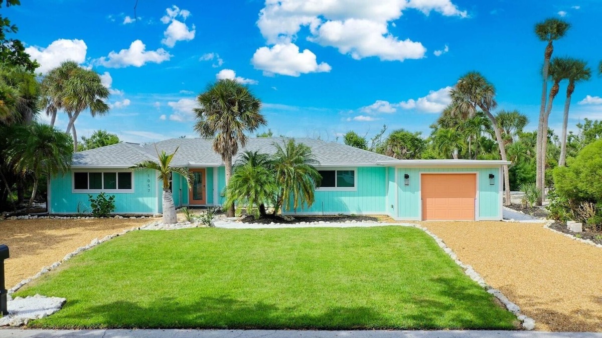 Sanibel House | Sugarfish: 3 BR/3BA Perfect Near Beach Getaway!