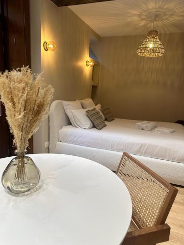 Charleville-Mezieres Apartment | Suite Élan by CollectionAura - Hypercentre Charleville-Mézières