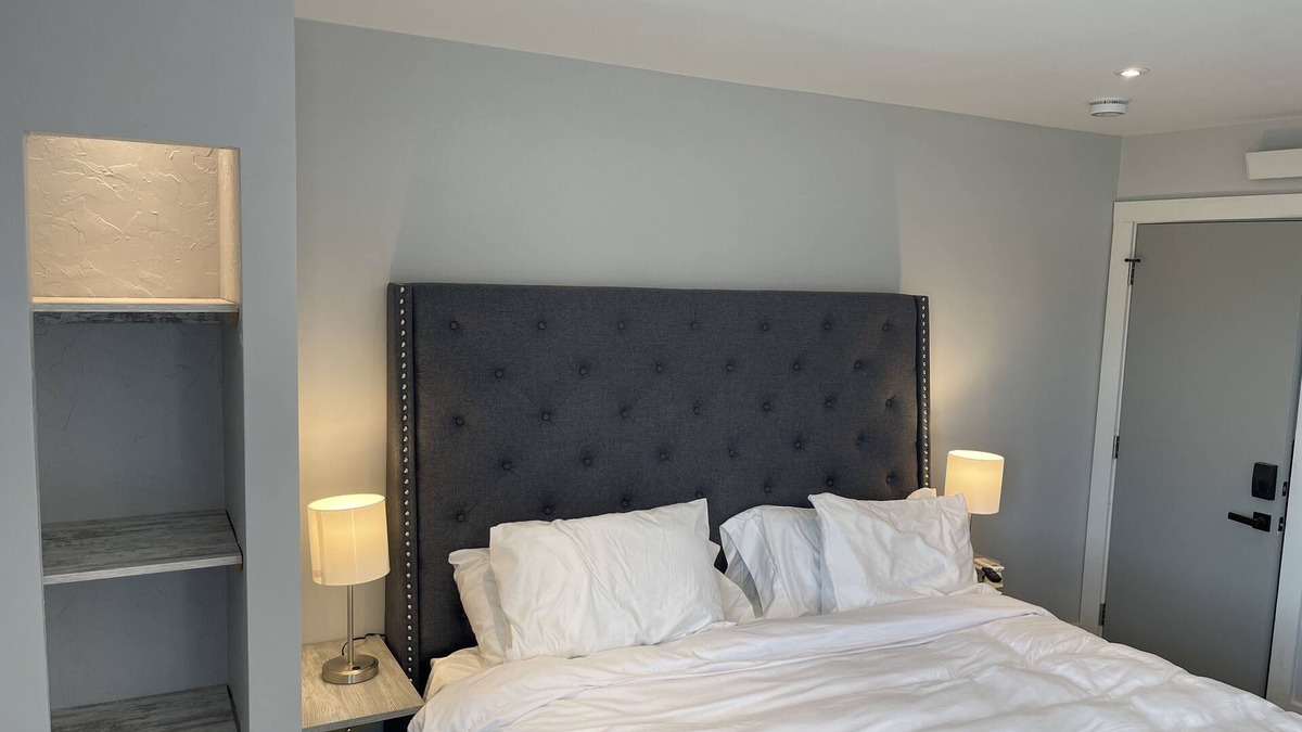 Custer Cabin | Suite 204 "The Egyptian Eagle"