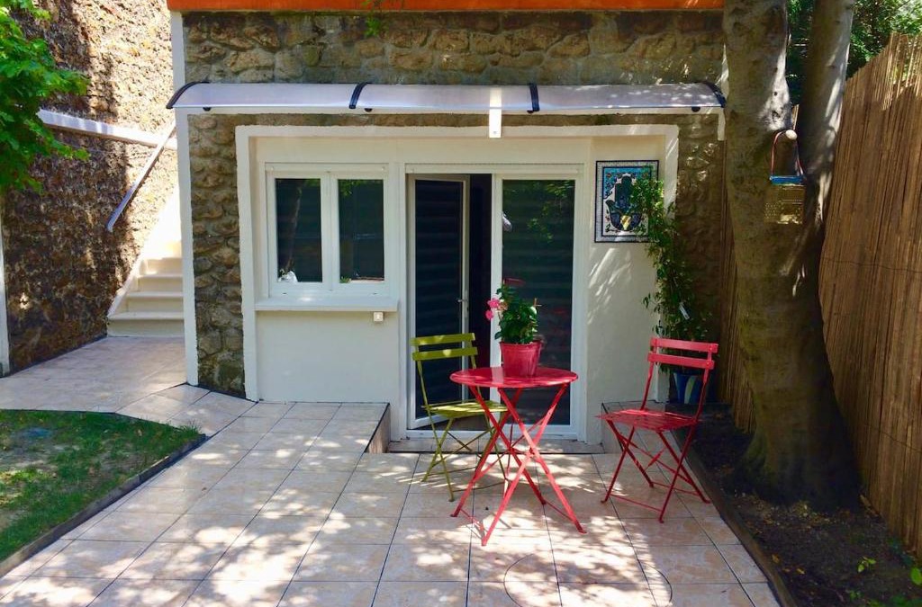 Les Pavillons-sous-Bois Apartment | SUITE AVEC TERRASSE ET JARDIN AUX PORTES DE PARIS
