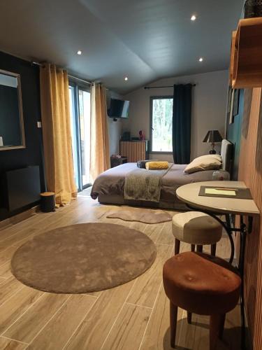 Pouzy-Mesangy Bed & Breakfast | Suite Balnéo en bord de forêt