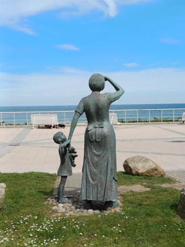 Ostseebad Kuhlungsborn Apartment | SUITE Beach 5 rooms 2 bathrooms 1 kitchen 1 piano