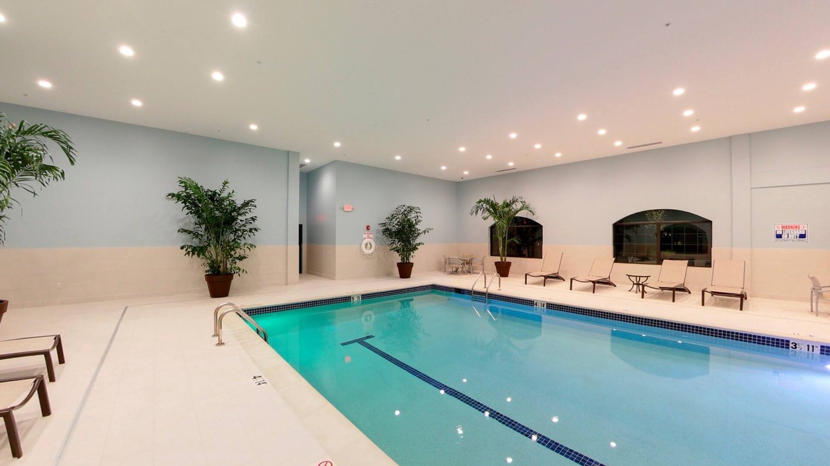 Bryant Pattengill West Condo | Suite Close to U of M | Indoor Pool + Business Ctr