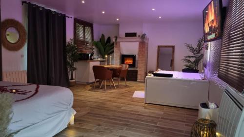 Saint-Prix House | Suite de charme avec JACUZZI illimité et jardin privatif