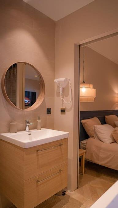 Collobrieres Apartment | Suite de Luxe Jacuzzi balnéo,King size Bed