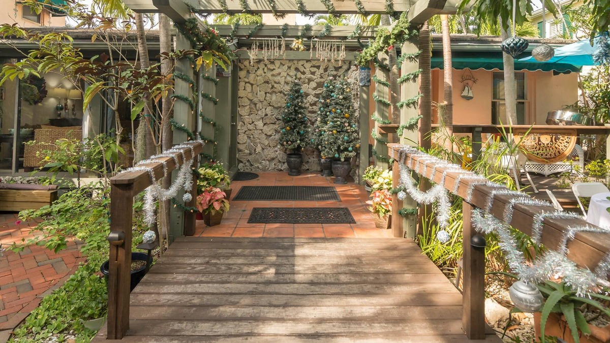 Old Town Bed & Breakfast | Suite Dreams Inn by the Beach