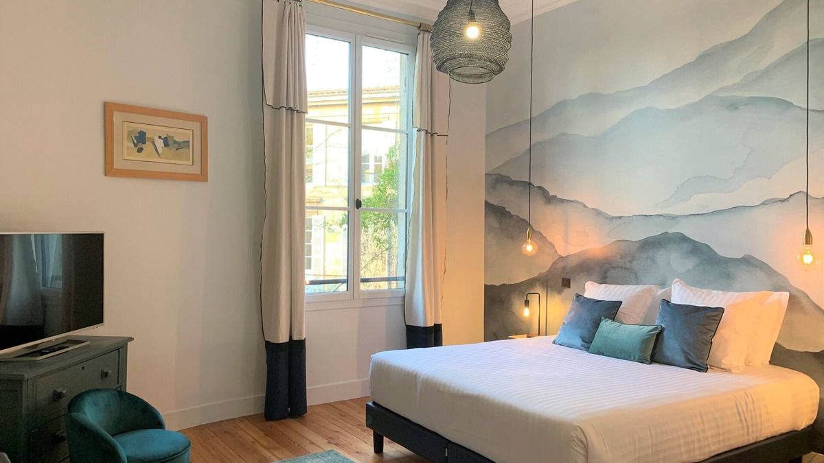 Bordeaux City Centre Bed & Breakfast | Suite ENCRE DE CHINE ideal for 4 people