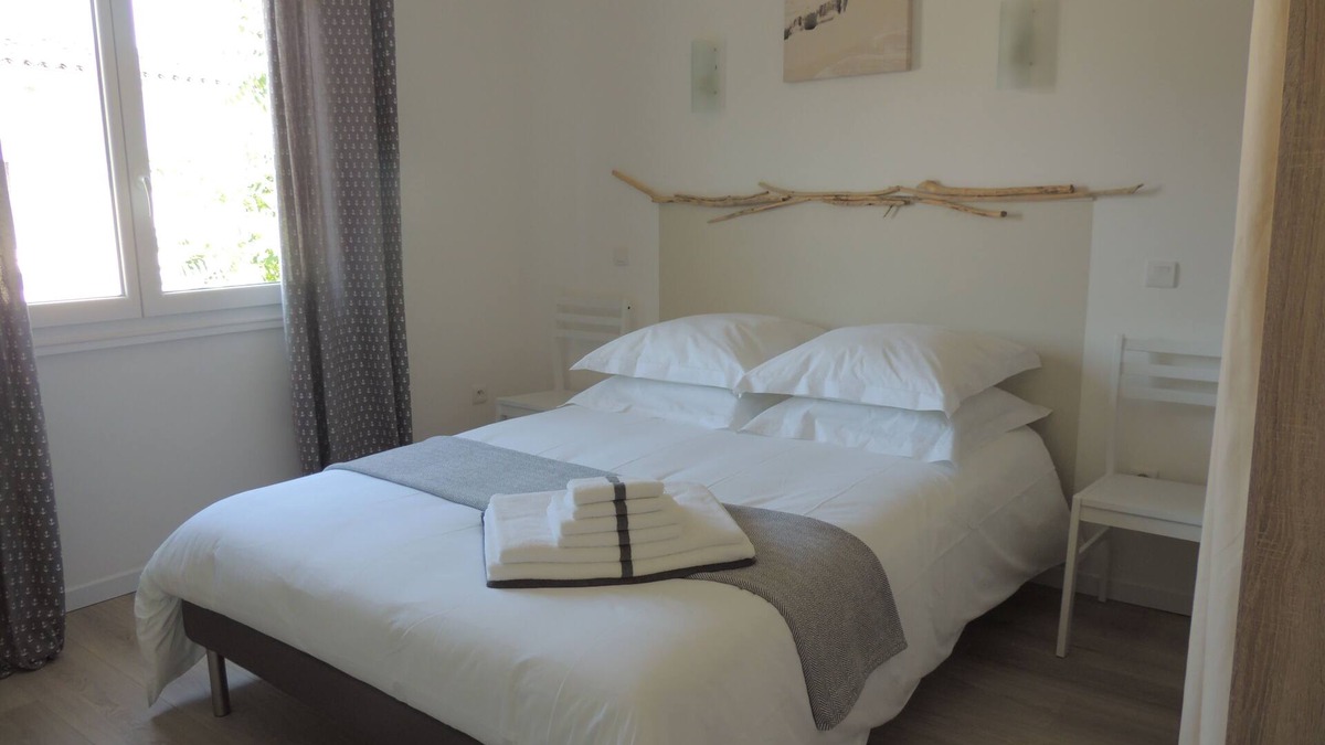 Arvert Apartment | Suite* in charming 19th century residence with park and heated swimming pool