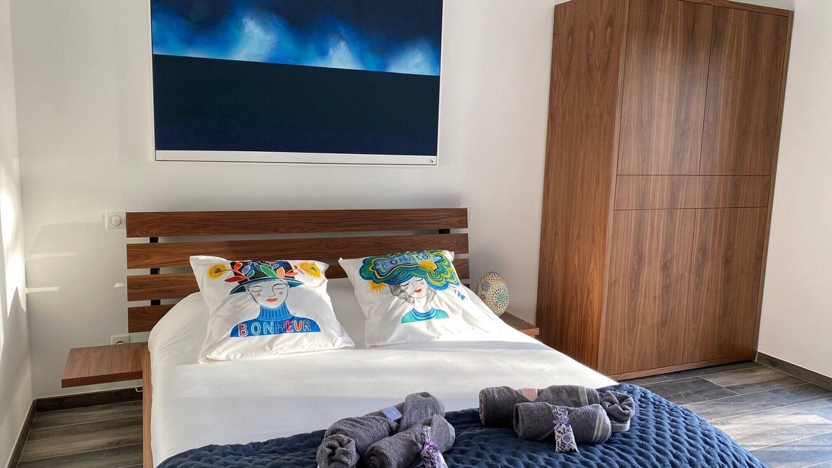 Saint-Paul-en-Foret Bed & Breakfast | Suite Kean Climatisée vue Piscine au Calme Dans le Var