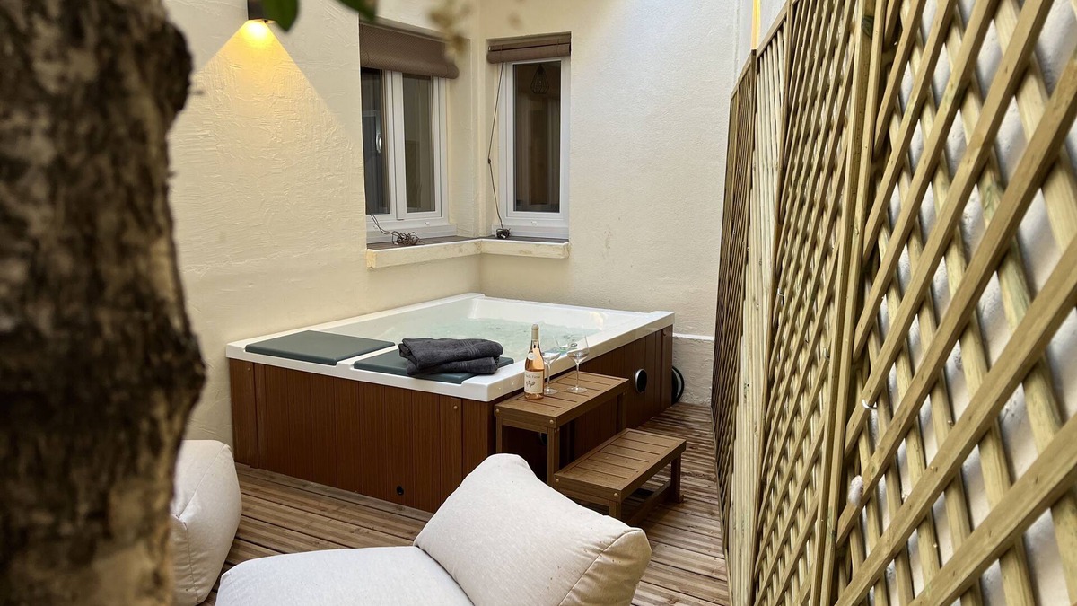 Ternes Apartment | Suite Luxueuse Avec Jardin Privatif et Jacuzzi